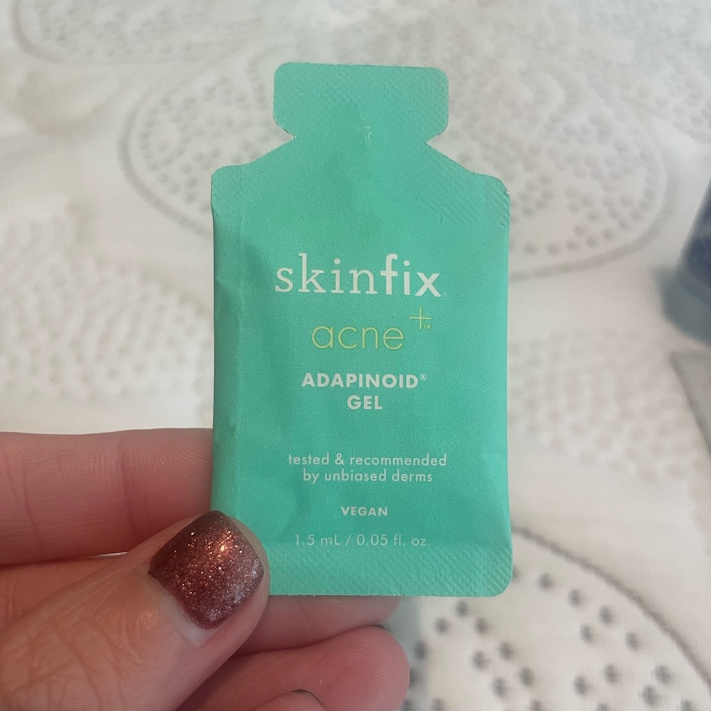 Small sized skin care bundle (mostly Estée Lauder with a few other samples) - Picture 7 of 9